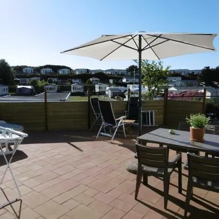 Joleen Aan Zee, Vlakbij Het Chalé