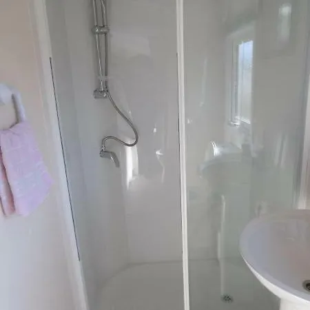 Joleen Aan Zee, Vlakbij Het Chalé