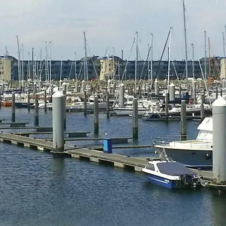 Joleen Aan Zee, Vlakbij Het * IJmuiden