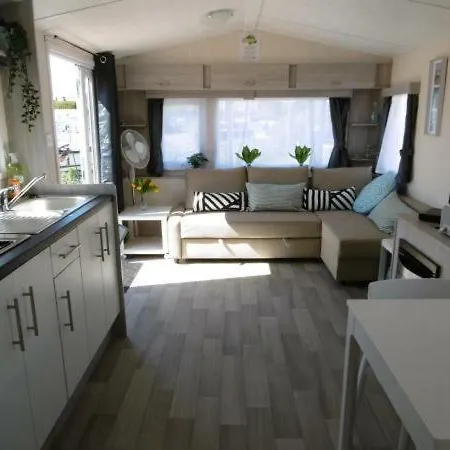 Joleen Aan Zee, Vlakbij Het Σαλέ IJmuiden