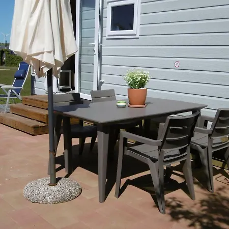 Joleen Aan Zee, Vlakbij Het Chalet *