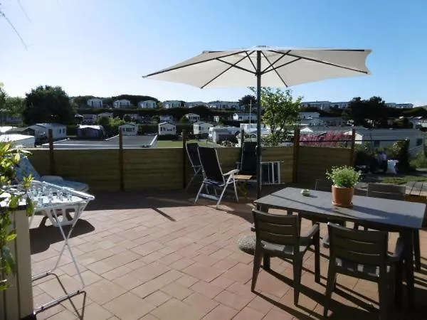 Joleen Aan Zee, Vlakbij Het Chalet