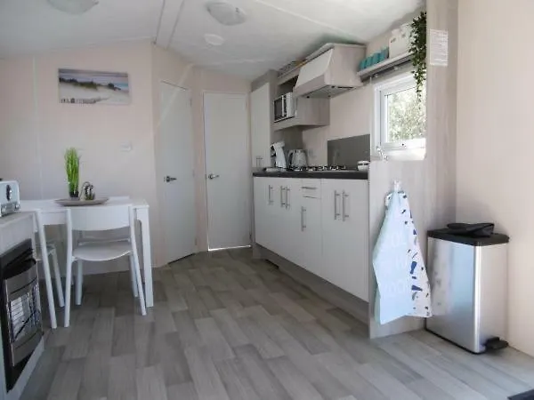 Joleen Aan Zee, Vlakbij Het IJmuiden