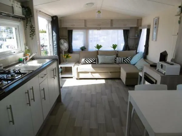 Joleen Aan Zee, Vlakbij Het Chalet IJmuiden