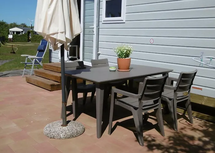 Joleen Aan Zee, Vlakbij Het Chalet *