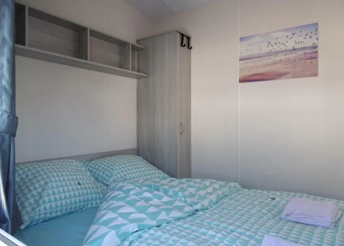 Joleen Aan Zee, Vlakbij Het Chalet *